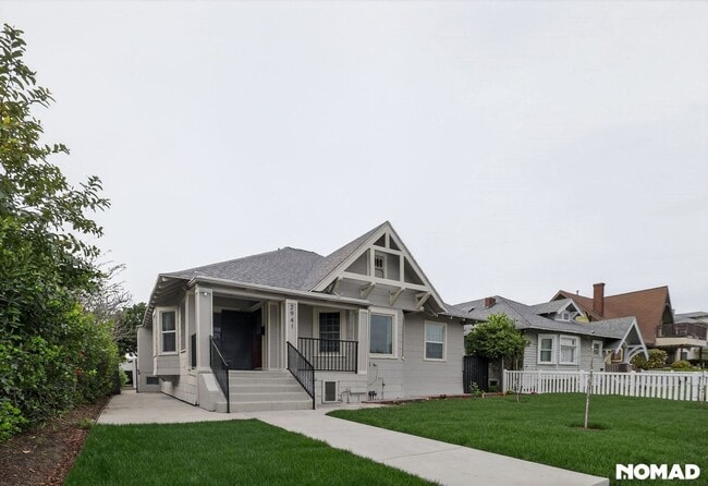 Photo - 2941 La Salle Ave