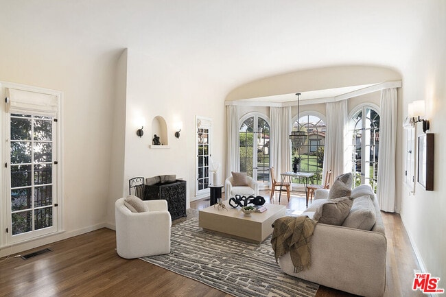 Building Photo - 131 S Martel Ave