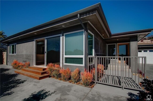 Building Photo - 2880 Chateau Way Rental