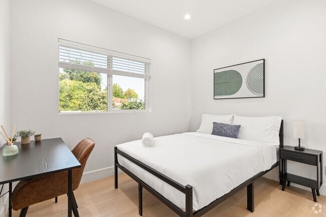 Building Photo - A 3 Bedroom apartment with ensuite bathroo... Unit Single Room - 2