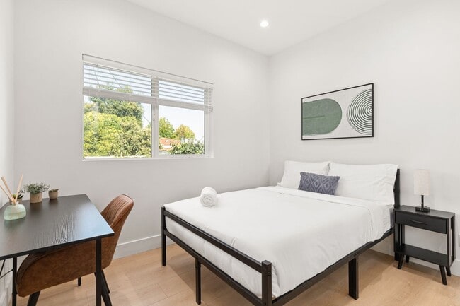 A 3 Bedroom apartment with ensuite bathroo... - A 3 Bedroom apartment with ensuite bathroo... Unit Single Room - 2
