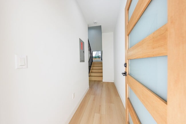 Photo - 2847 S Victoria Ave Unit 2847 1/2