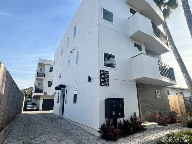 Building Photo - 4432 S Centinela Ave Rental