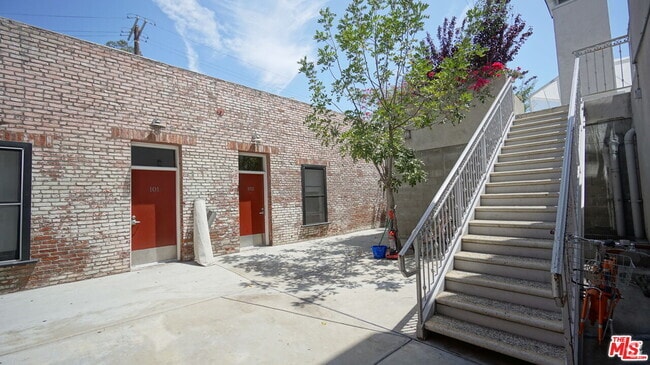 Building Photo - 922 W 23rd St Unit 104 Rental