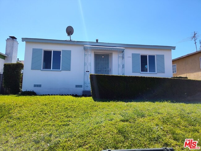 Photo - 1114 W 99th St House