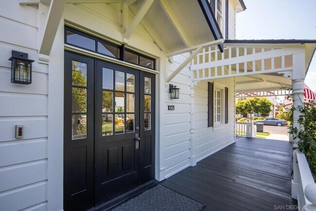 Photo - 1021 E Avenue Unit