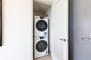 1BR, 1BA - 686SF In-Unit Laundry - La Vida Melrose