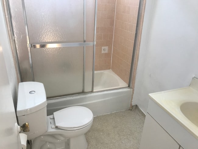 Photo - 2122 Ocean Park Blvd