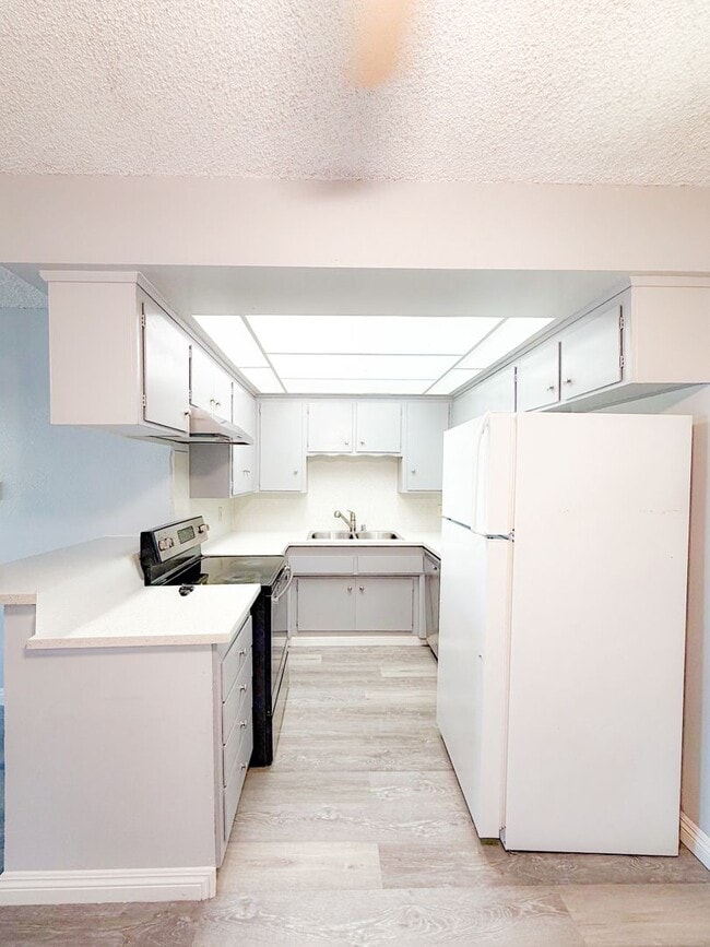 Photo - 900 Kincaid Ave