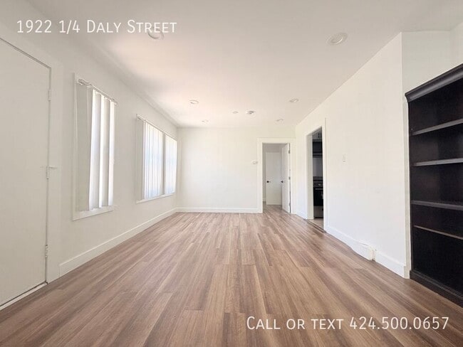 Photo - 1922 1/4 Daly Street-