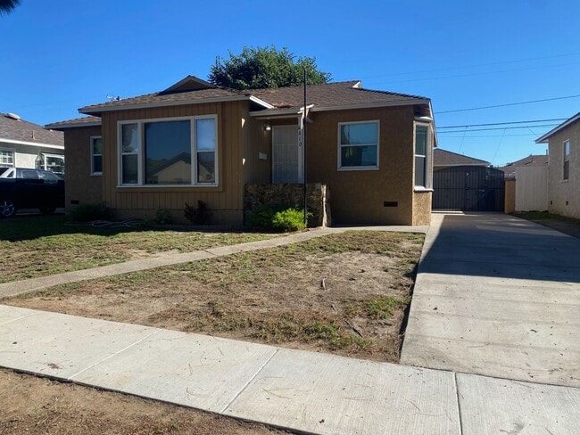 Building Photo - Three bedroom home in Lakewood now available!