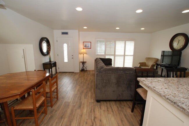 Photo - 9 month winter lease on Balboa Peninsula! No yearly leases Unit A