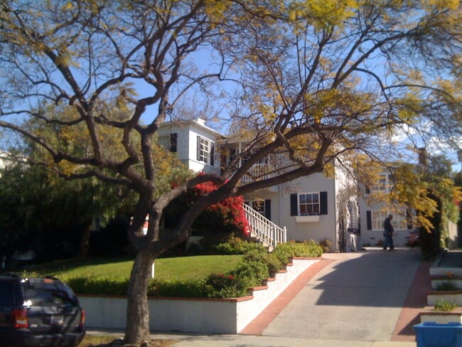 Photo - 1534 Veteran Ave