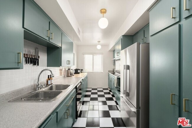 Building Photo - 7949 Selma Ave Unit 18 Rental