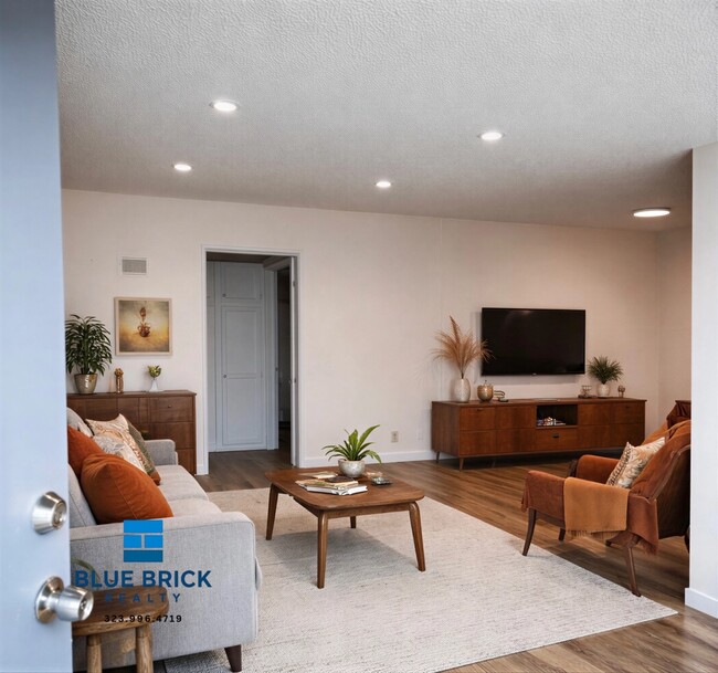 Building Photo - 4305 5th St Unit 7