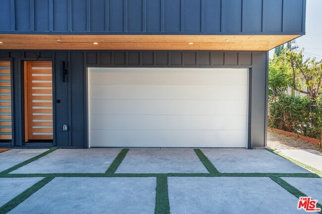 Photo - 4707 Clinton St Townhome