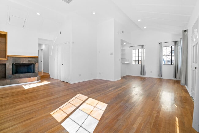 Photo - 8643 Clifton Way