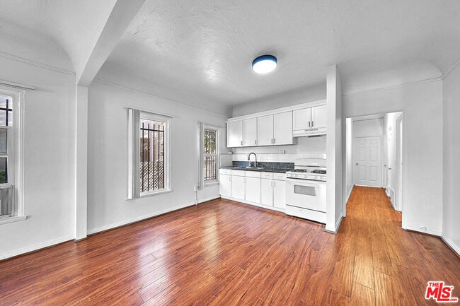 Photo - 1414 S Bronson Ave