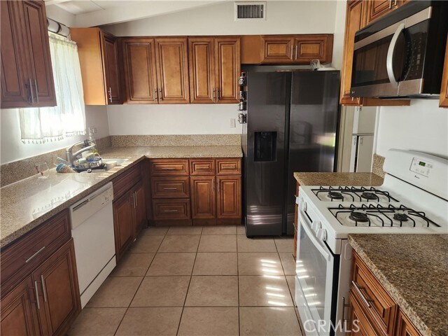 Photo - 610 Helensburg St