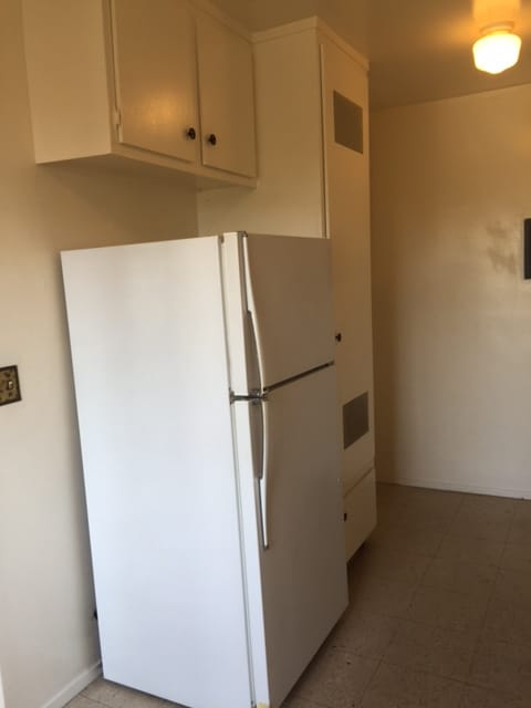 Kitchen - 1933 12th St Apartments Unit C
