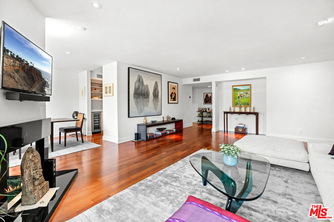 Photo - 851 Kings Rd Unit 102