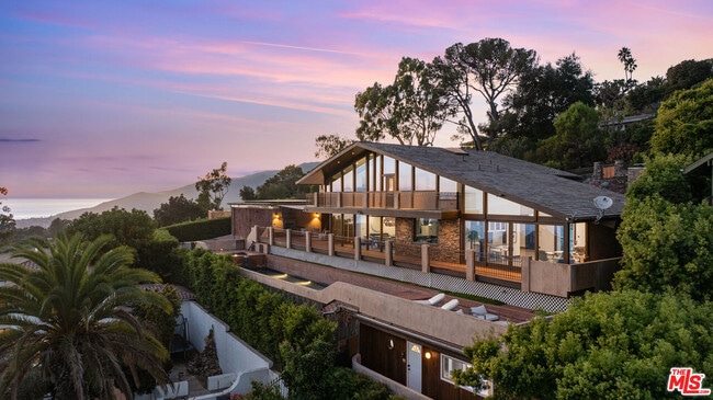 Building Photo - 620 Resolano Dr