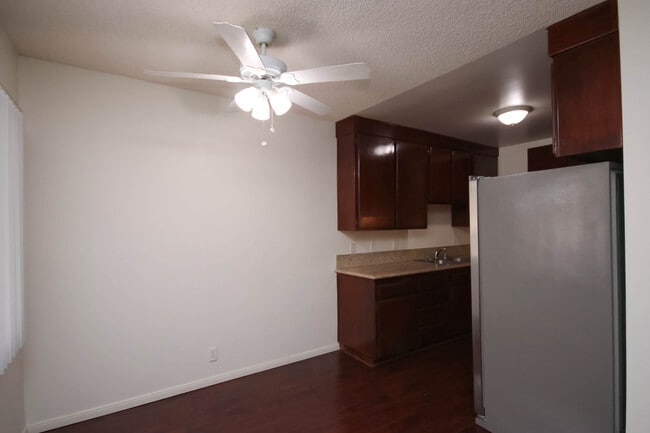 Photo - 3010 Montrose Ave Unit 28