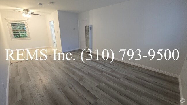 Building Photo - Remodeled 1 Bedroom Upstairs Apartment w/ ... Unit 9038