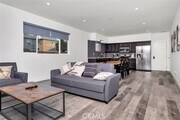 Photo - 1342 N Kenmore Ave Townhome