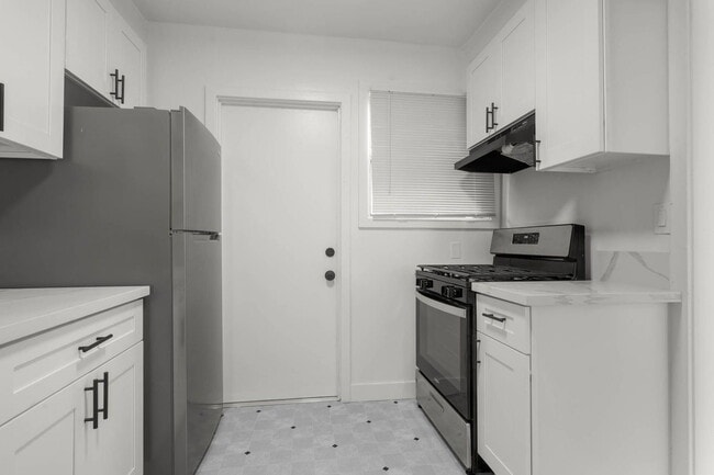 Photo - 3339 Stocker St W Unit 1a