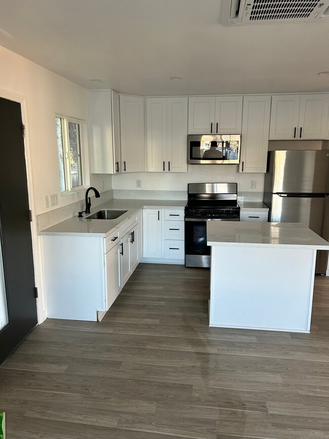 Building Photo - 7059 Stanford Ave