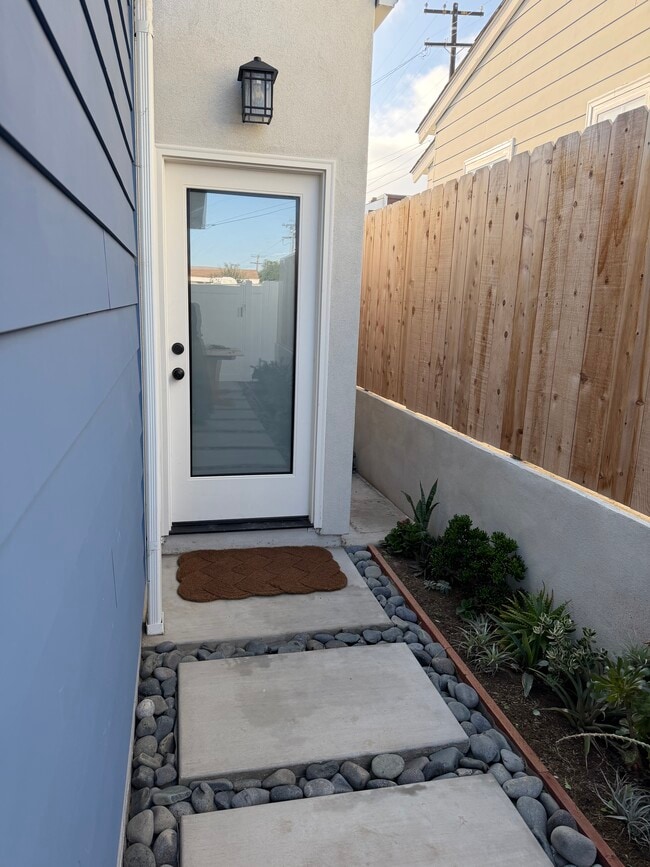 Building Photo - 1978 Emerald St