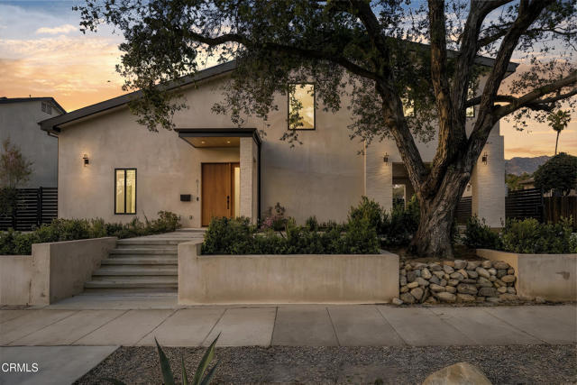 Building Photo - 611 W Claremont St