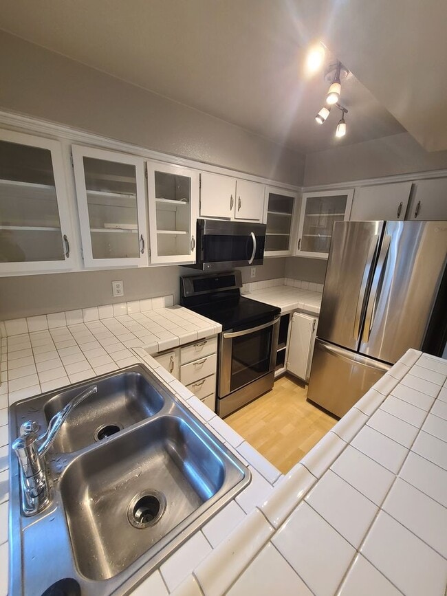 Photo - Spacious and Comfortable - Large 1Bd/1Ba - Lots of Natural Light - Private Patio w/ Sun Screens