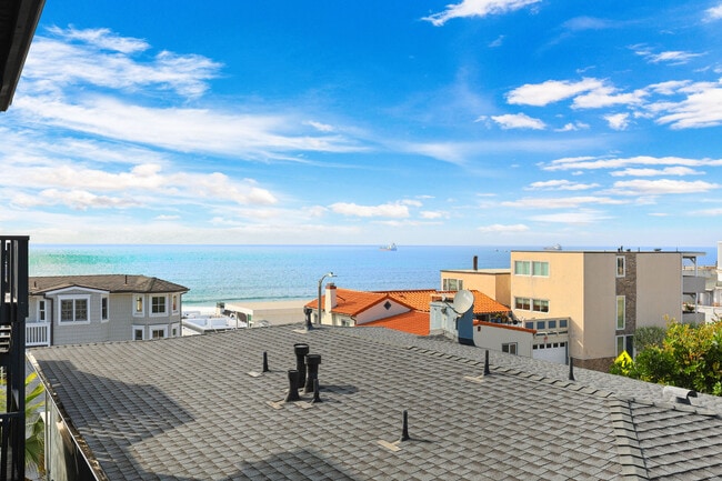 Building Photo - 3216 Manhattan Ave Unit 3