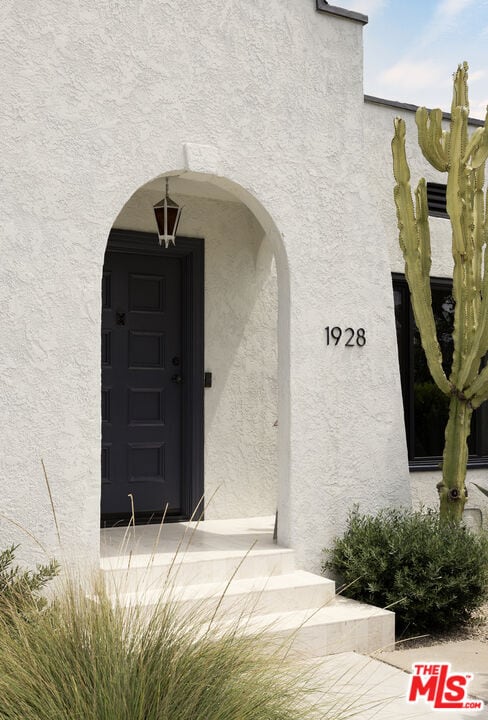 Photo - 1928 N Berendo St