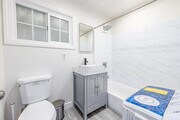 3BR 1BA - 700SF - Bathroom - 859 N McCadden Pl
