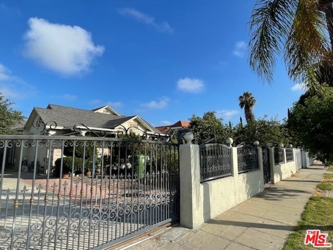 Photo - 1043 3rd Ave House