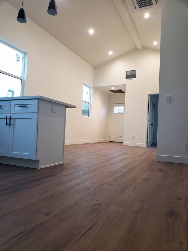 Photo - 2631 S Manhattan Pl