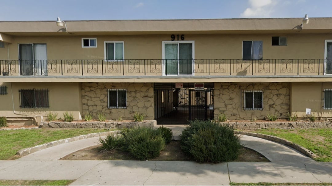 Photo - 916 S Manhattan Pl Townhome