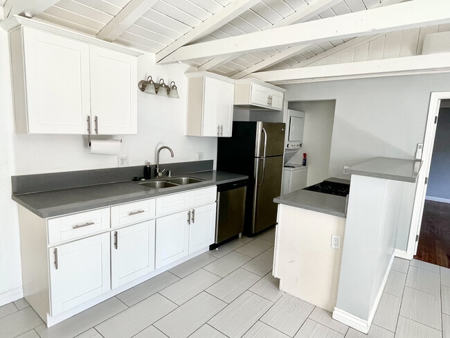 Kitchen - 4559 W 159th St Apartments Unit 4559.5