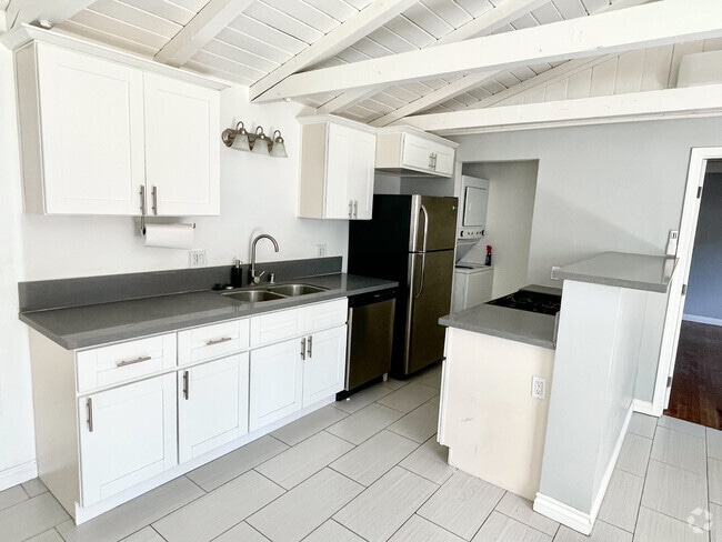 Building Photo - 4559 W 159th St Unit 4559.5 Rental