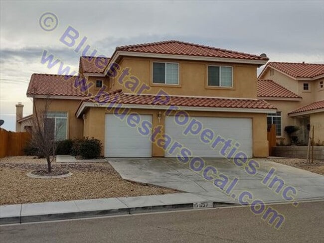 Building Photo - 6 bedroom home!  Available Now!