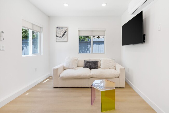 Building Photo - 1342 S Ogden Dr Unit #1346