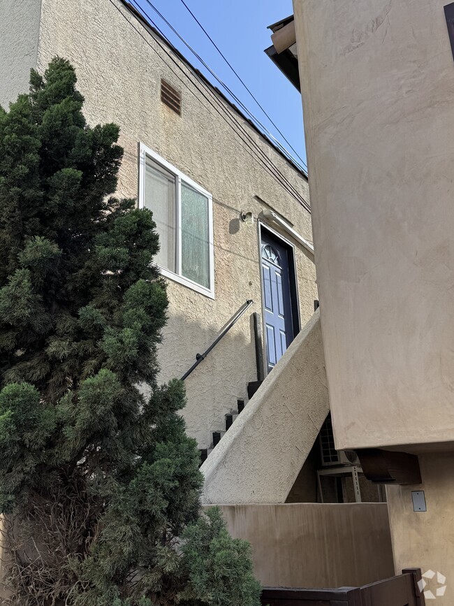 Building Photo - 3615 Vista Dr Rental
