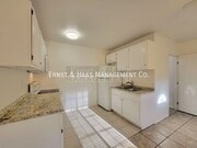 Photo - 1039 E Ridgewood St House