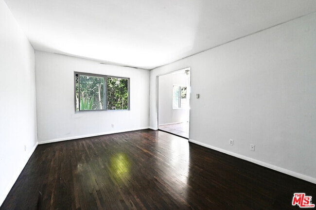 Building Photo - 5533 W Jefferson Blvd Unit 1 Rental
