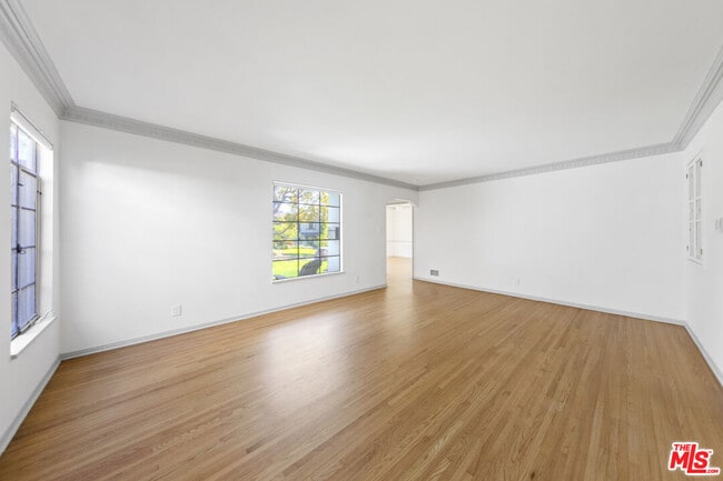 Photo - 1031 S Tremaine Ave