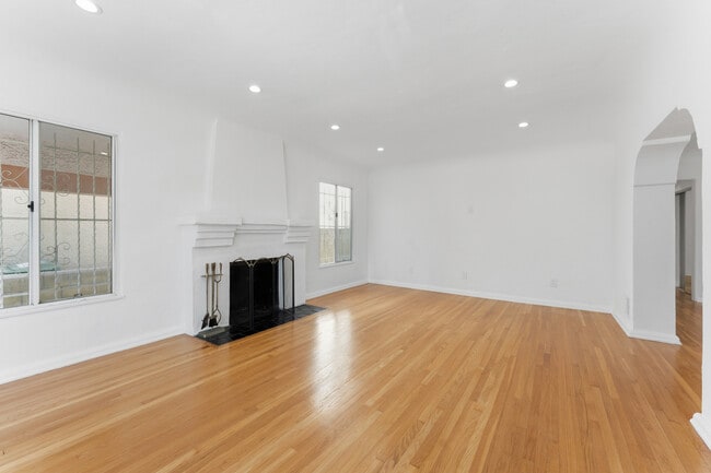 Photo - 824 S Holt Ave