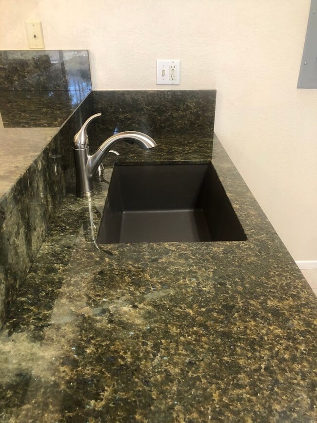 Photo - Beautiful 2 Bedroom UPGRADED condo for rent!